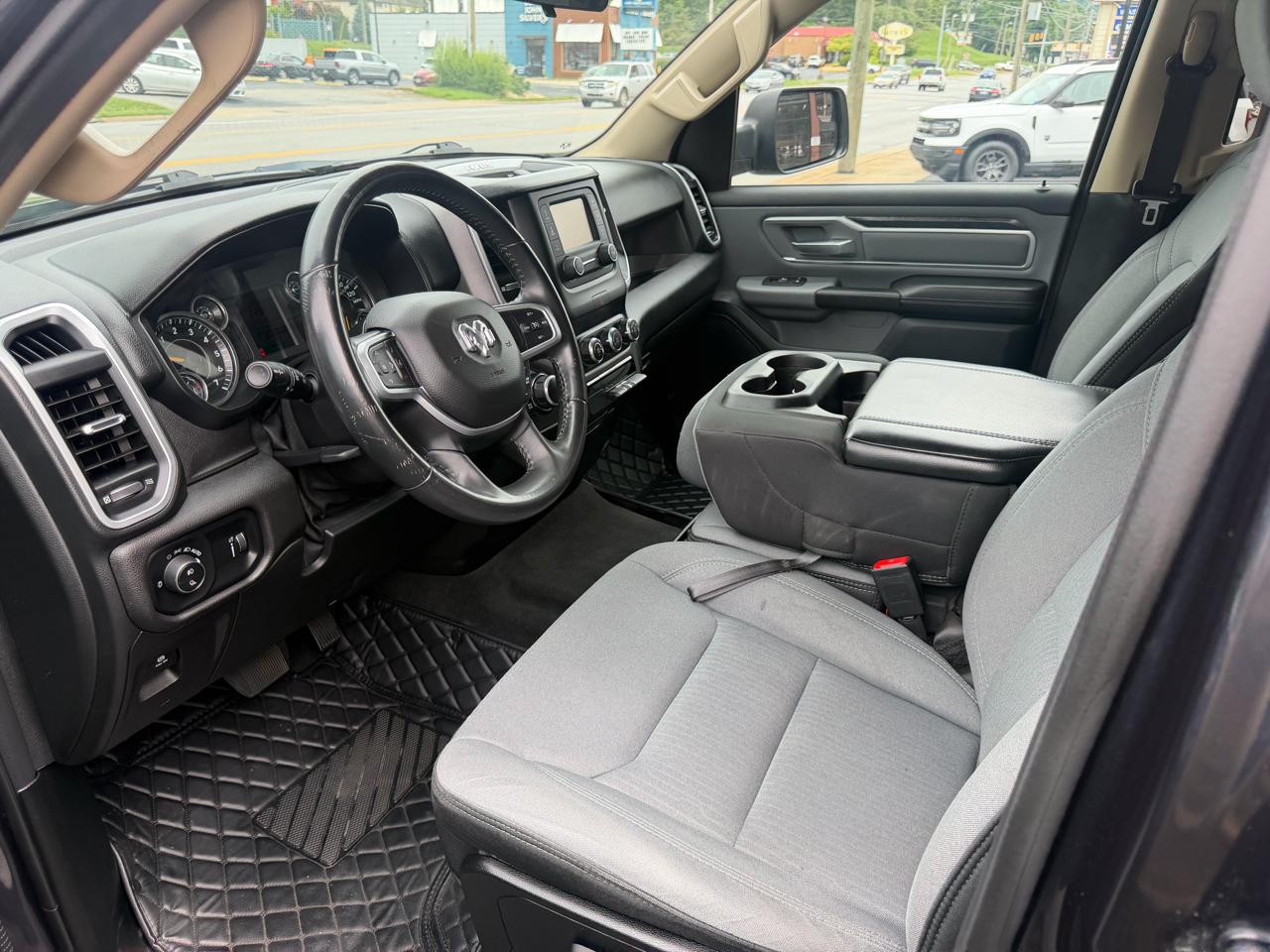 RAM 1500 Big Horn Crew Cab SWB 4WD 2020