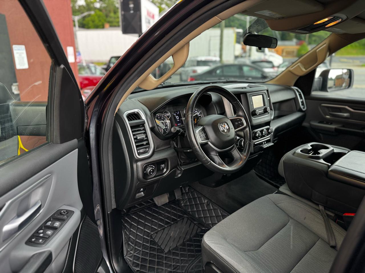 RAM 1500 Big Horn Crew Cab SWB 4WD 2020