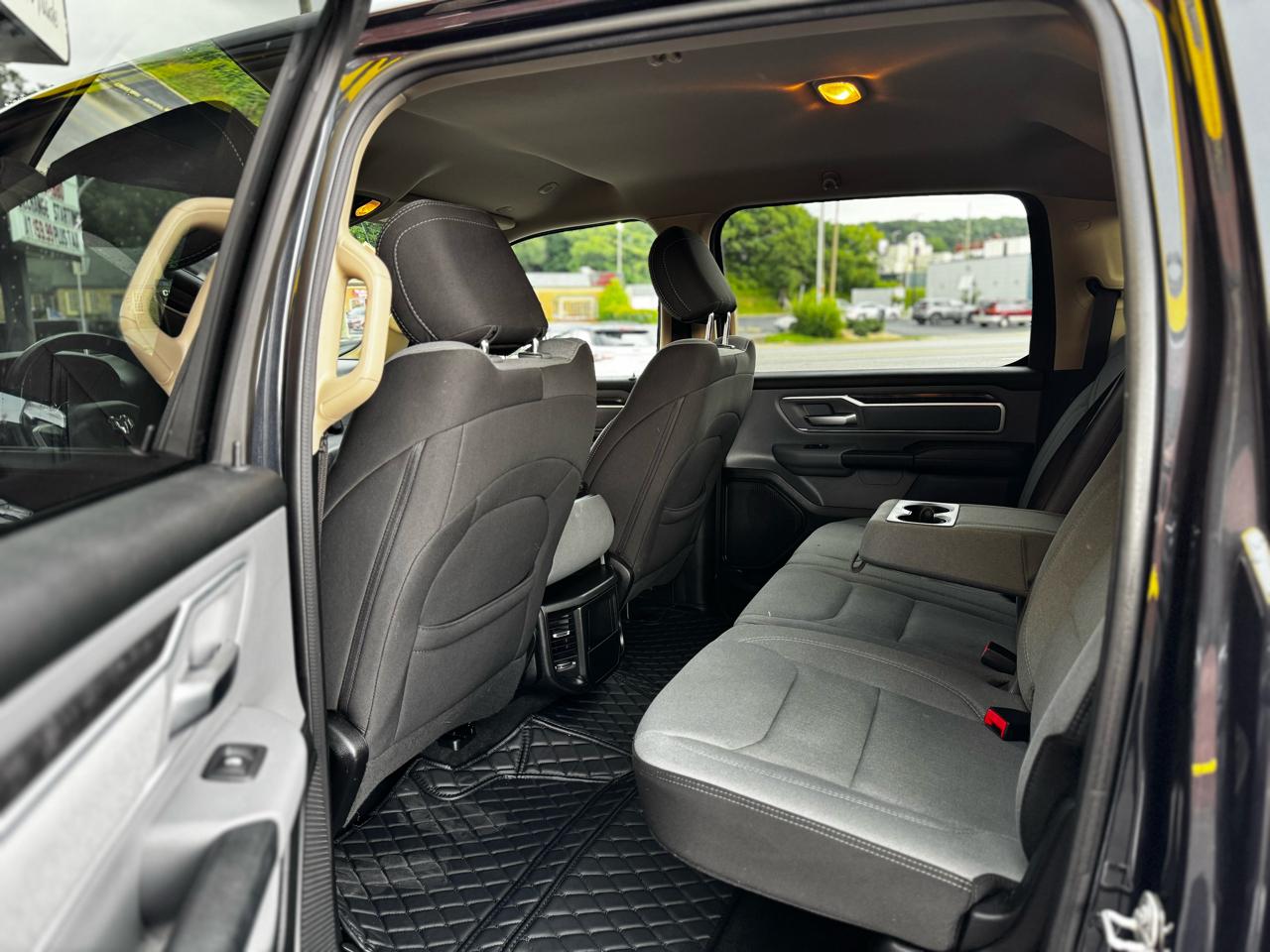RAM 1500 Big Horn Crew Cab SWB 4WD 2020