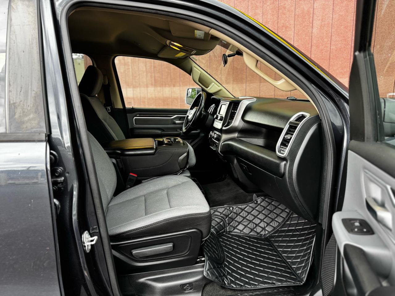 RAM 1500 Big Horn Crew Cab SWB 4WD 2020