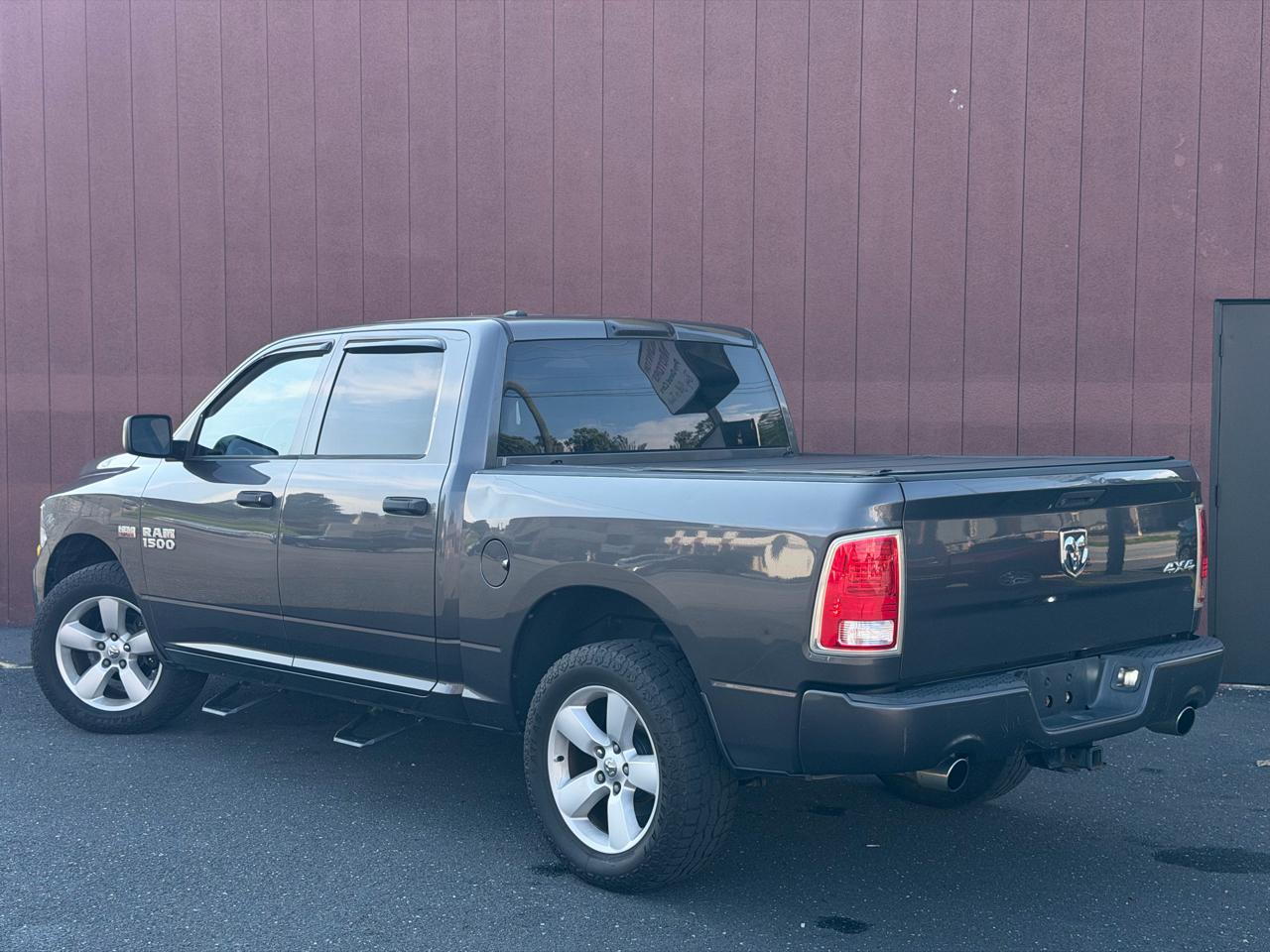 RAM 1500 4WD Crew Cab 140.5" Express 2016