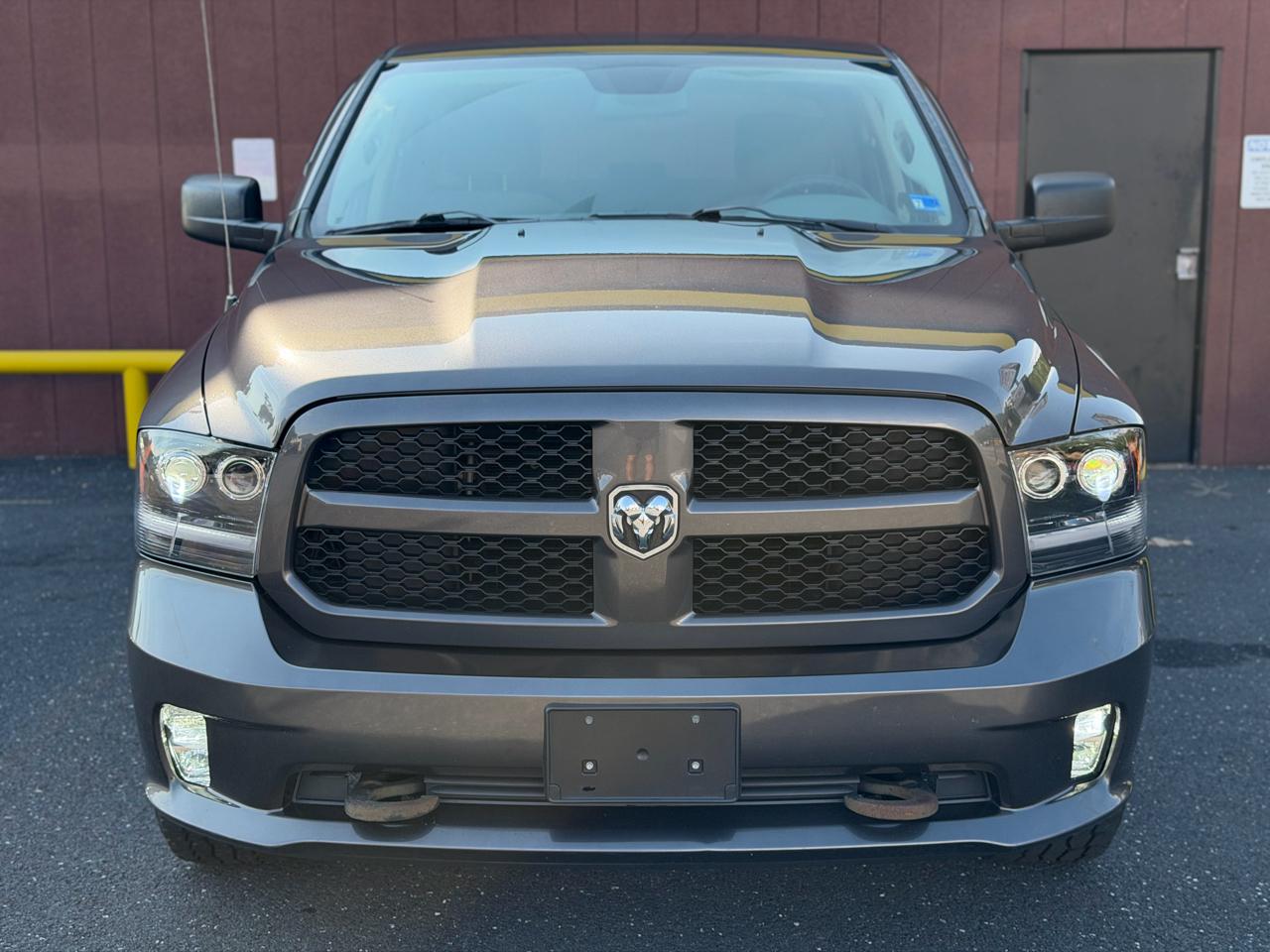 RAM 1500 4WD Crew Cab 140.5" Express 2016