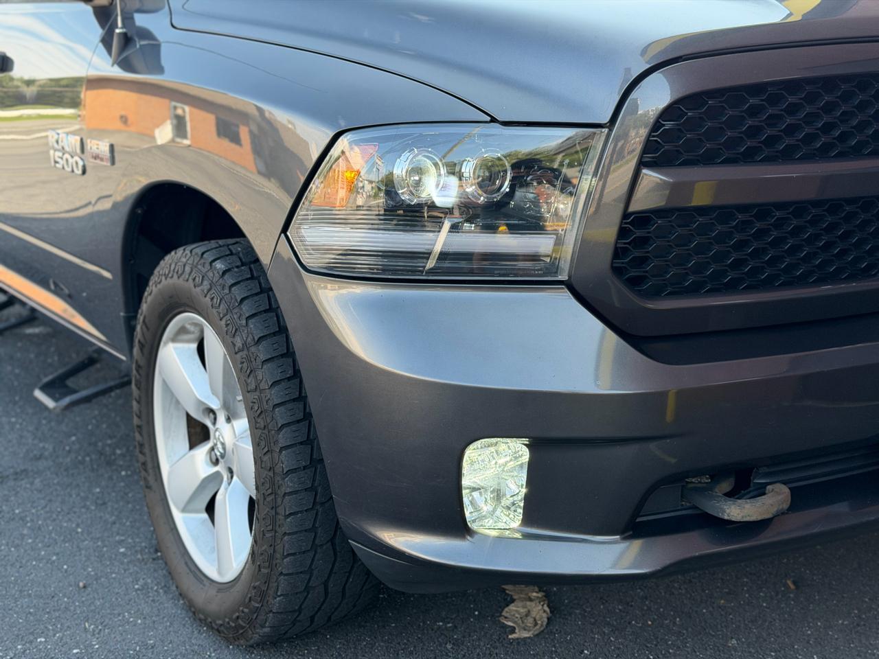 RAM 1500 4WD Crew Cab 140.5" Express 2016