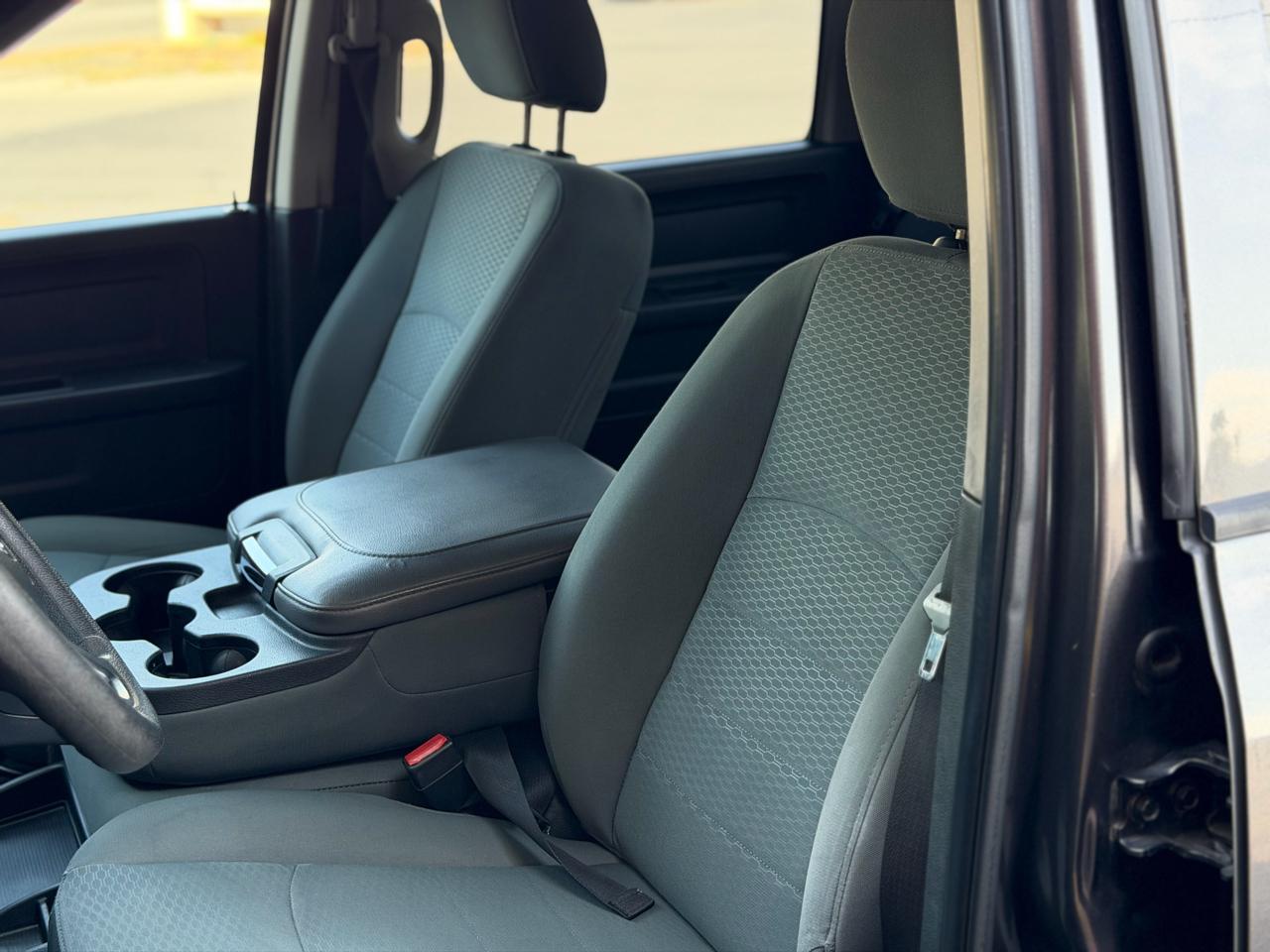 RAM 1500 4WD Crew Cab 140.5" Express 2016