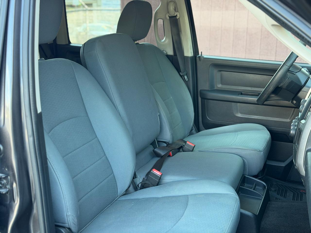 RAM 1500 4WD Crew Cab 140.5" Express 2016