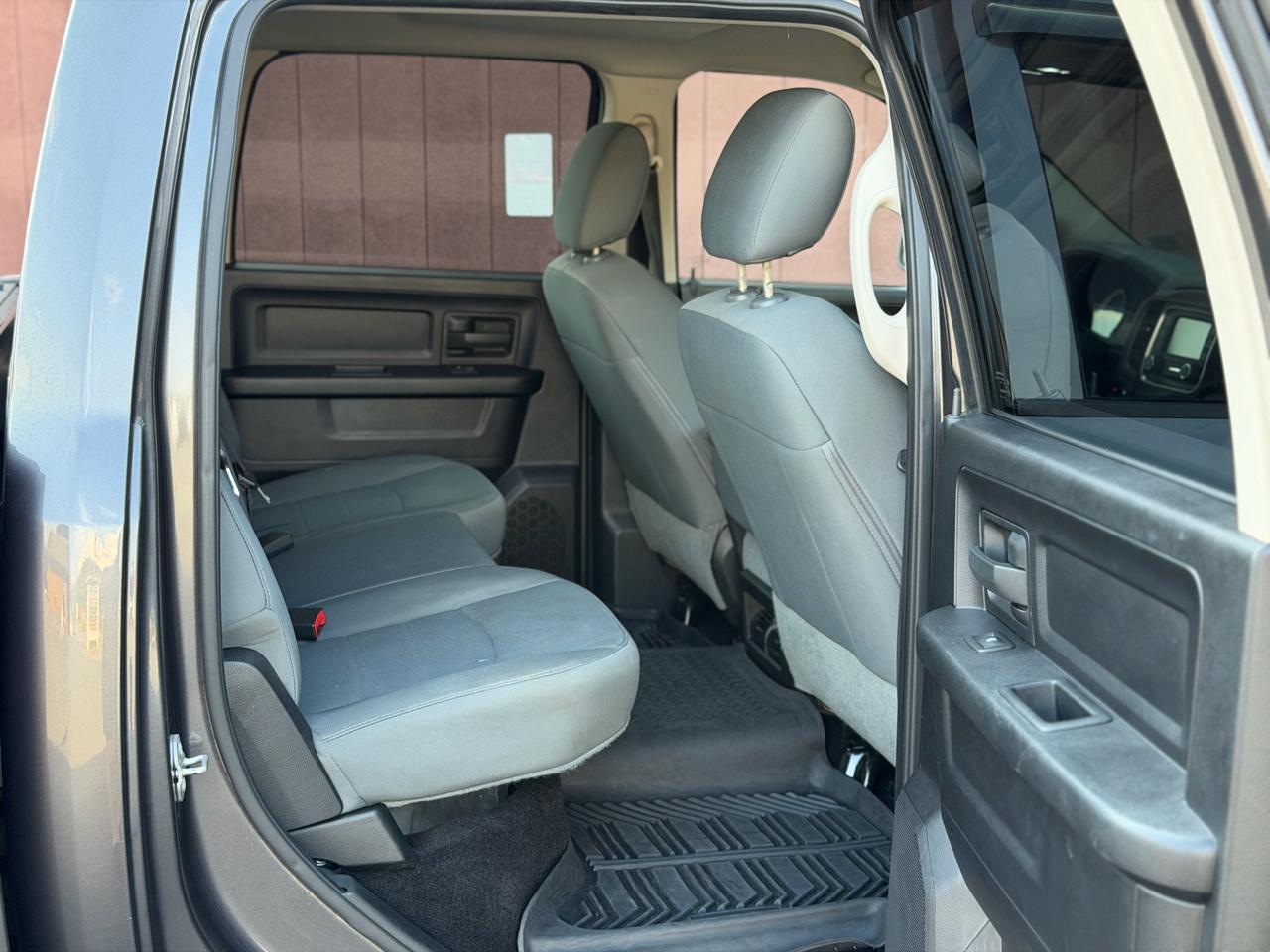 RAM 1500 4WD Crew Cab 140.5" Express 2016
