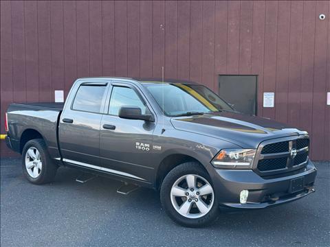 2016 RAM 1500 4WD Crew Cab 140.5" Express