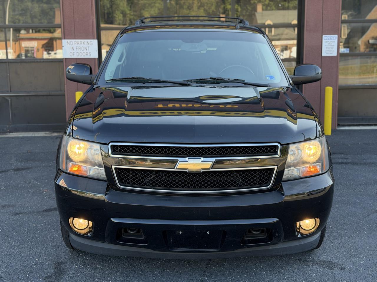 Chevrolet Tahoe photo 2