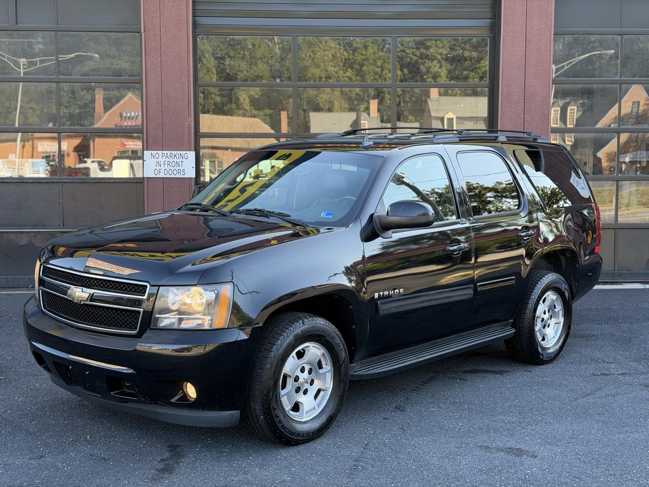 Chevrolet Tahoe photo 3