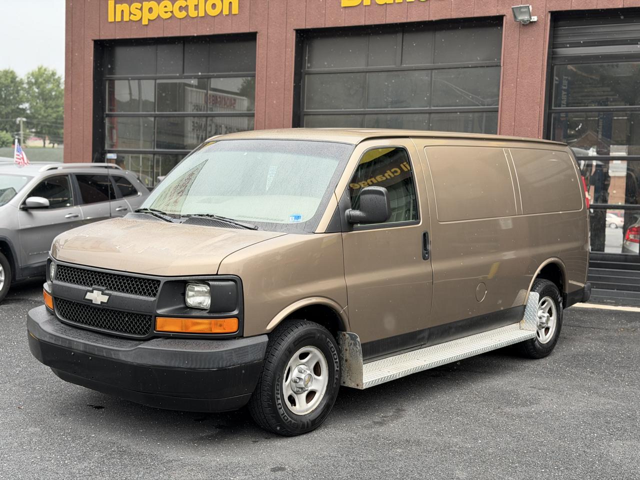 Chevrolet Express photo 3