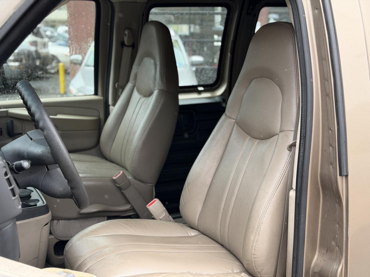 Chevrolet Express photo 8