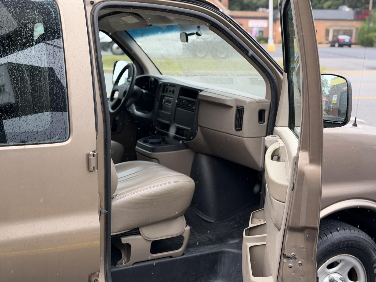 Chevrolet Express photo 12