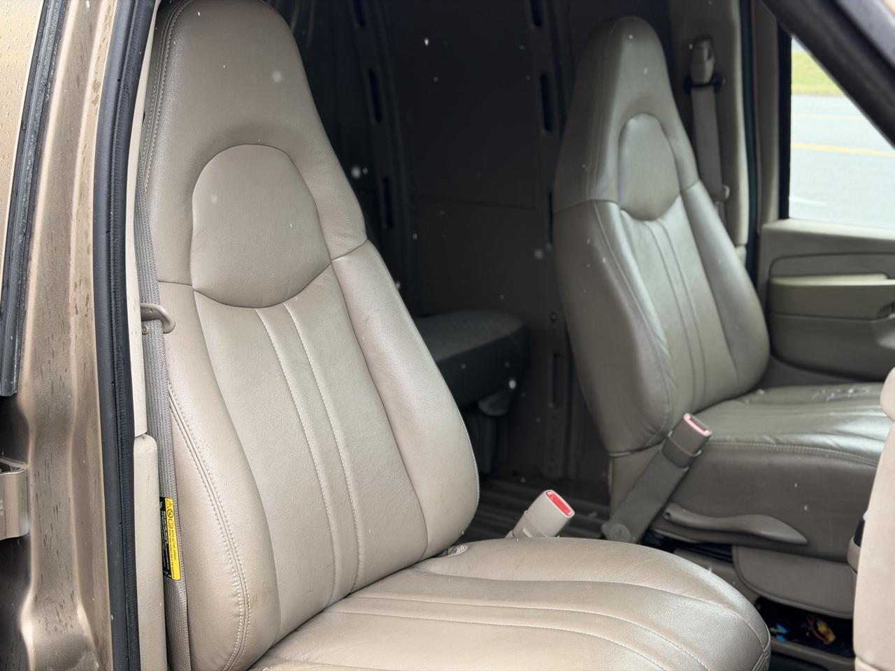 Chevrolet Express photo 13