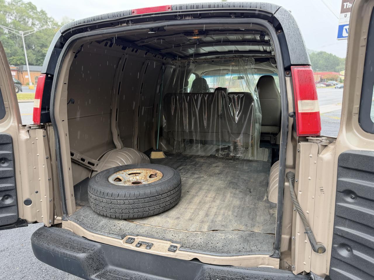 Chevrolet Express photo 17