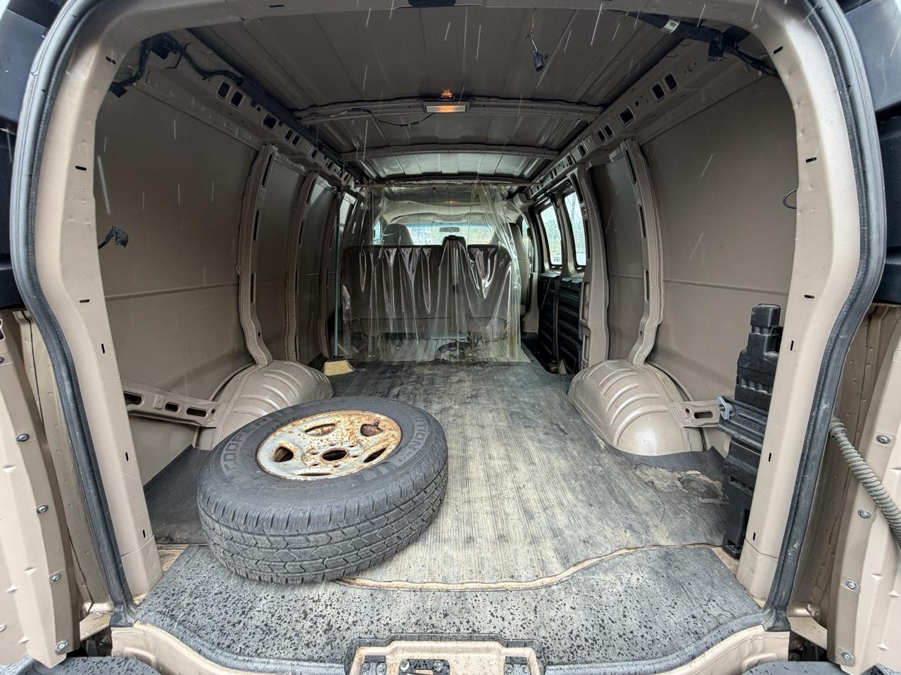 Chevrolet Express photo 18