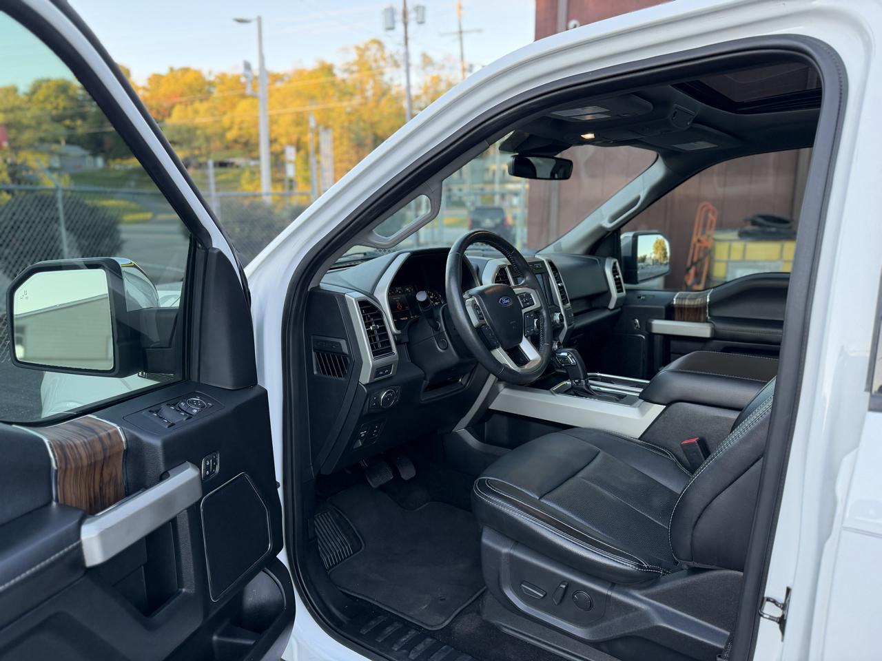 Ford F-150 SuperCrew 150" Lariat 4WD 2020