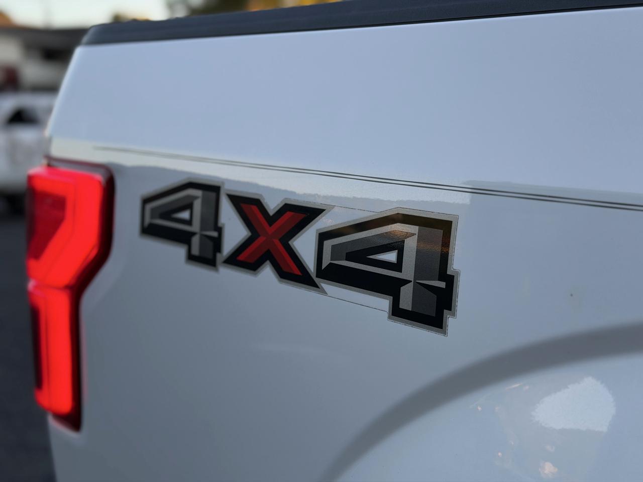 Ford F-150 SuperCrew 150" Lariat 4WD 2020