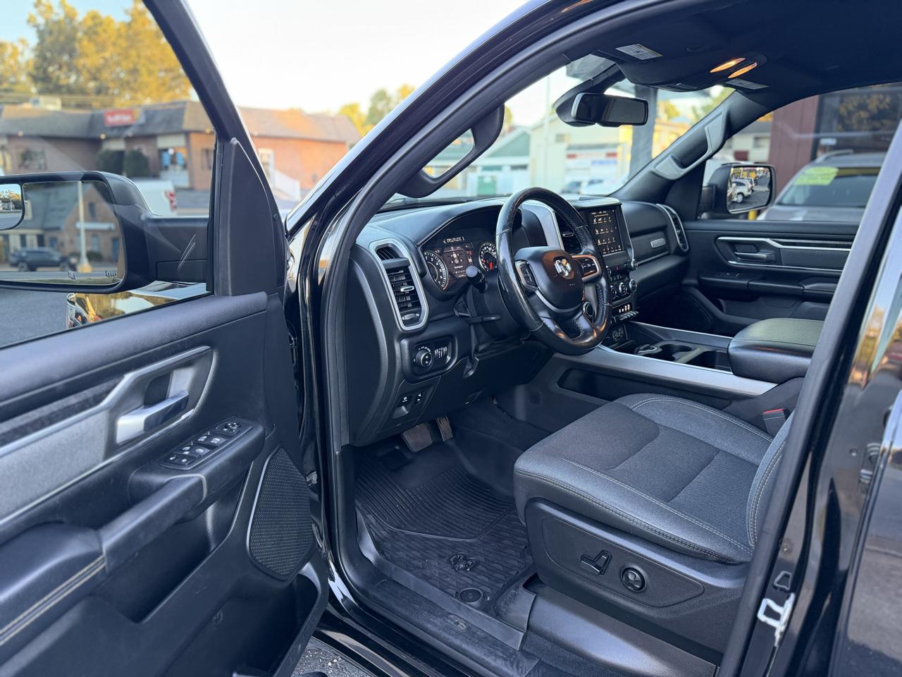 RAM 1500 Big Horn Crew Cab SWB 4WD 2019