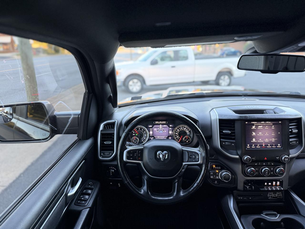RAM 1500 Big Horn Crew Cab SWB 4WD 2019