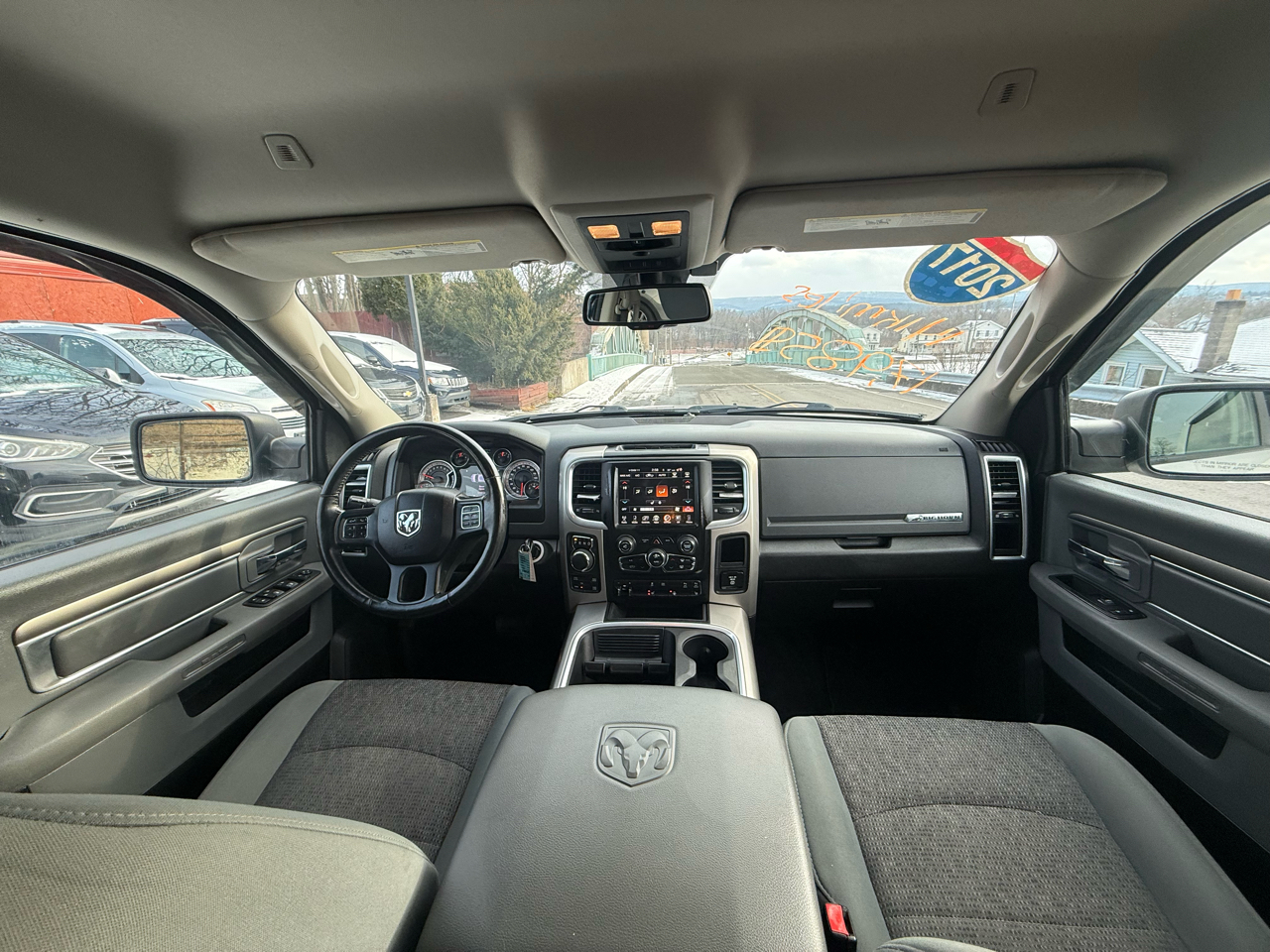 RAM 1500 Big Horn 4x4 Crew Cab 5'7" Box 2017