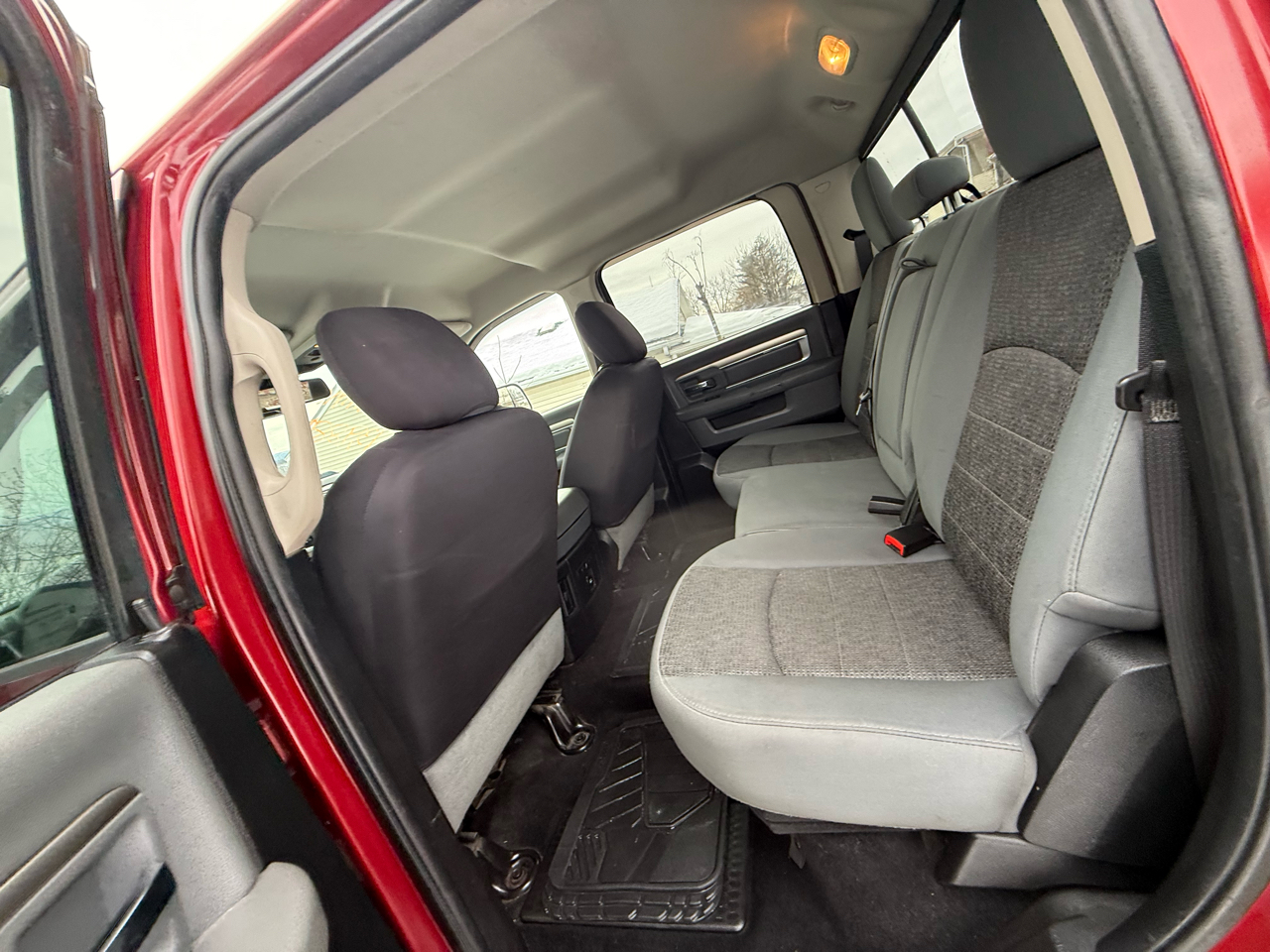 RAM 1500 4WD Crew Cab 140.5" Outdoorsman 2014