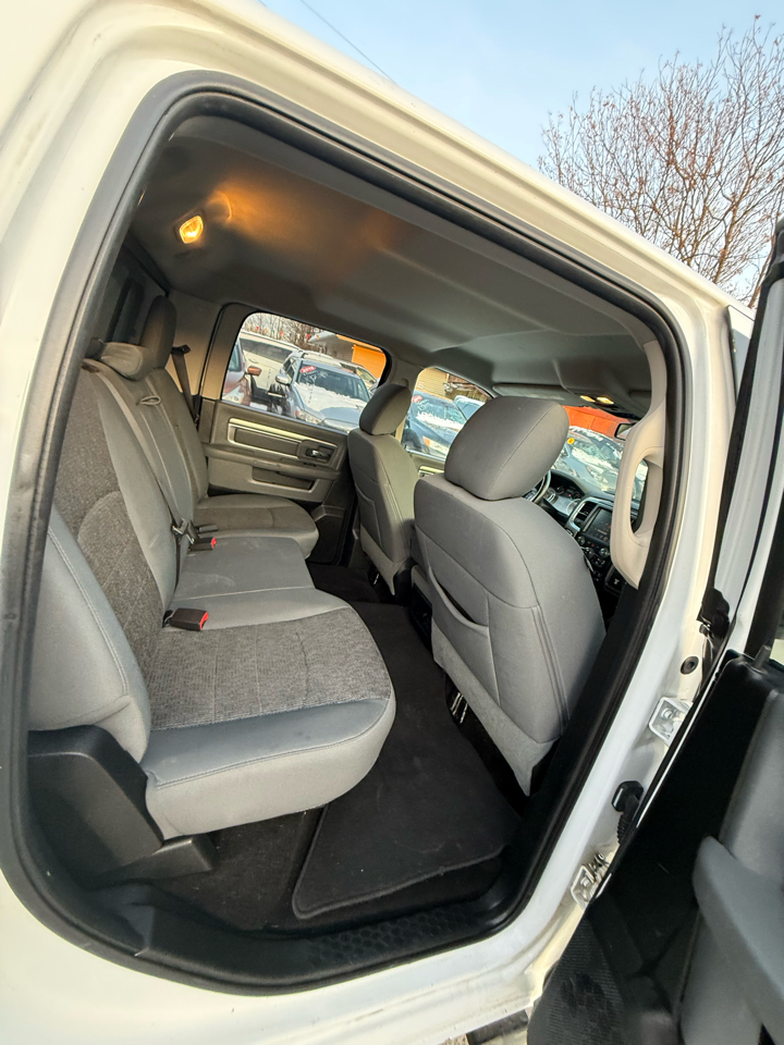 RAM 1500 4WD Crew Cab 140.5" Big Horn 2016