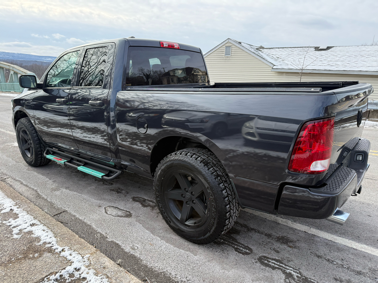 RAM 1500 4WD Quad Cab 140.5" Express 2016