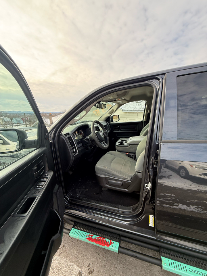 RAM 1500 4WD Quad Cab 140.5" Express 2016