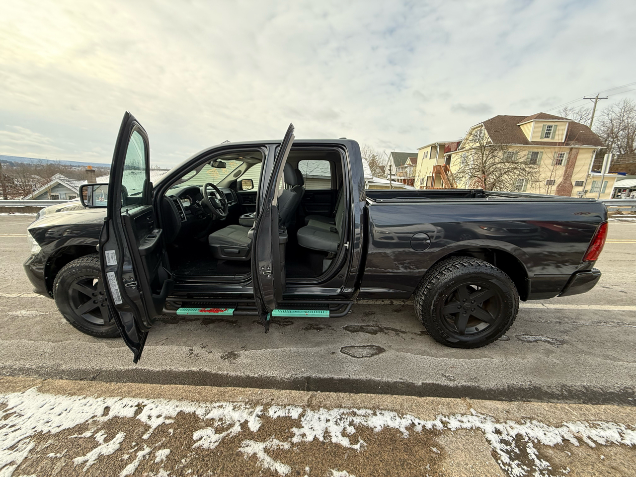 RAM 1500 4WD Quad Cab 140.5" Express 2016