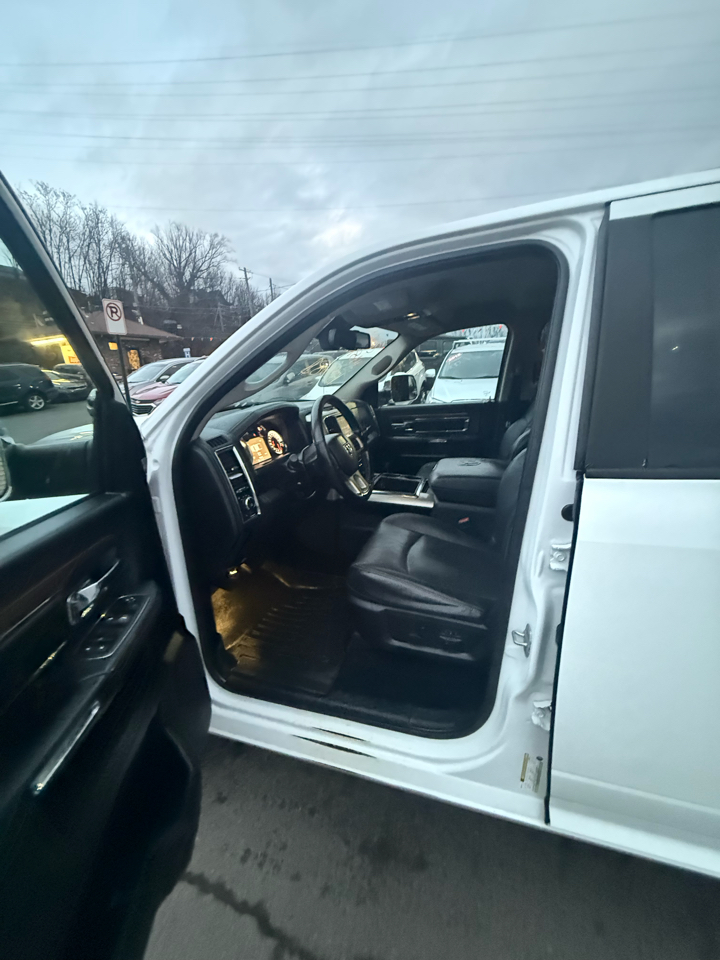 RAM 1500 4WD Crew Cab 149" Laramie 2014