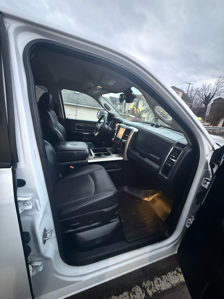 RAM 1500 4WD Crew Cab 149" Laramie 2014