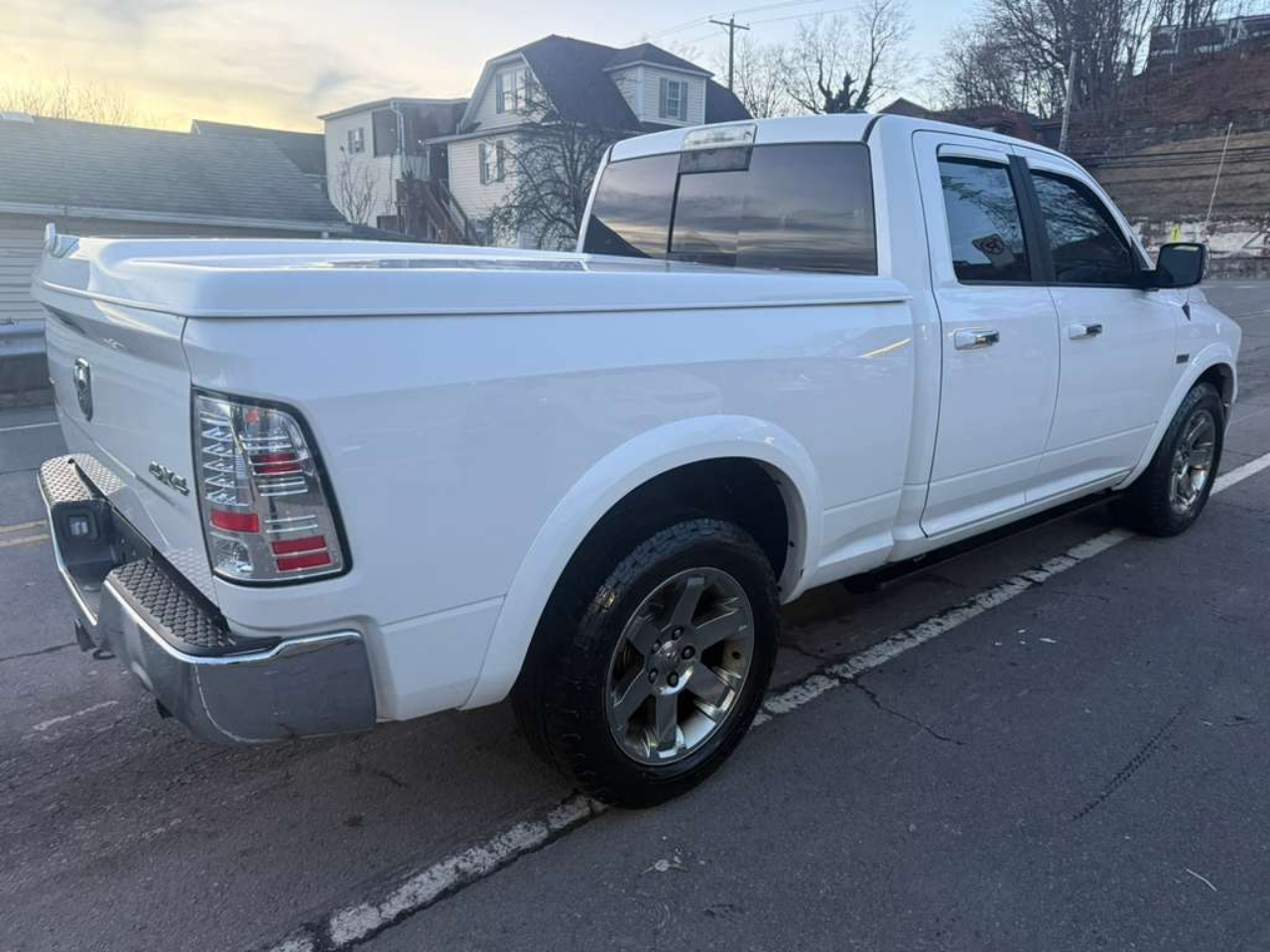 RAM 1500 4WD Quad Cab 140.5" Laramie 2012
