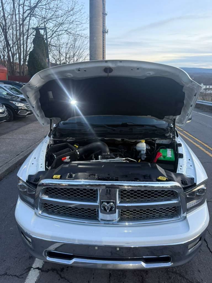 RAM 1500 4WD Quad Cab 140.5" Laramie 2012