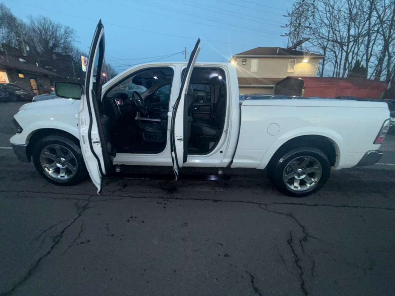 RAM 1500 4WD Quad Cab 140.5" Laramie 2012