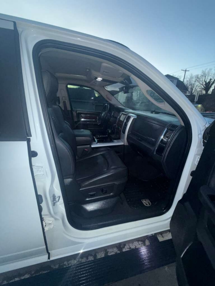 RAM 1500 4WD Quad Cab 140.5" Laramie 2012