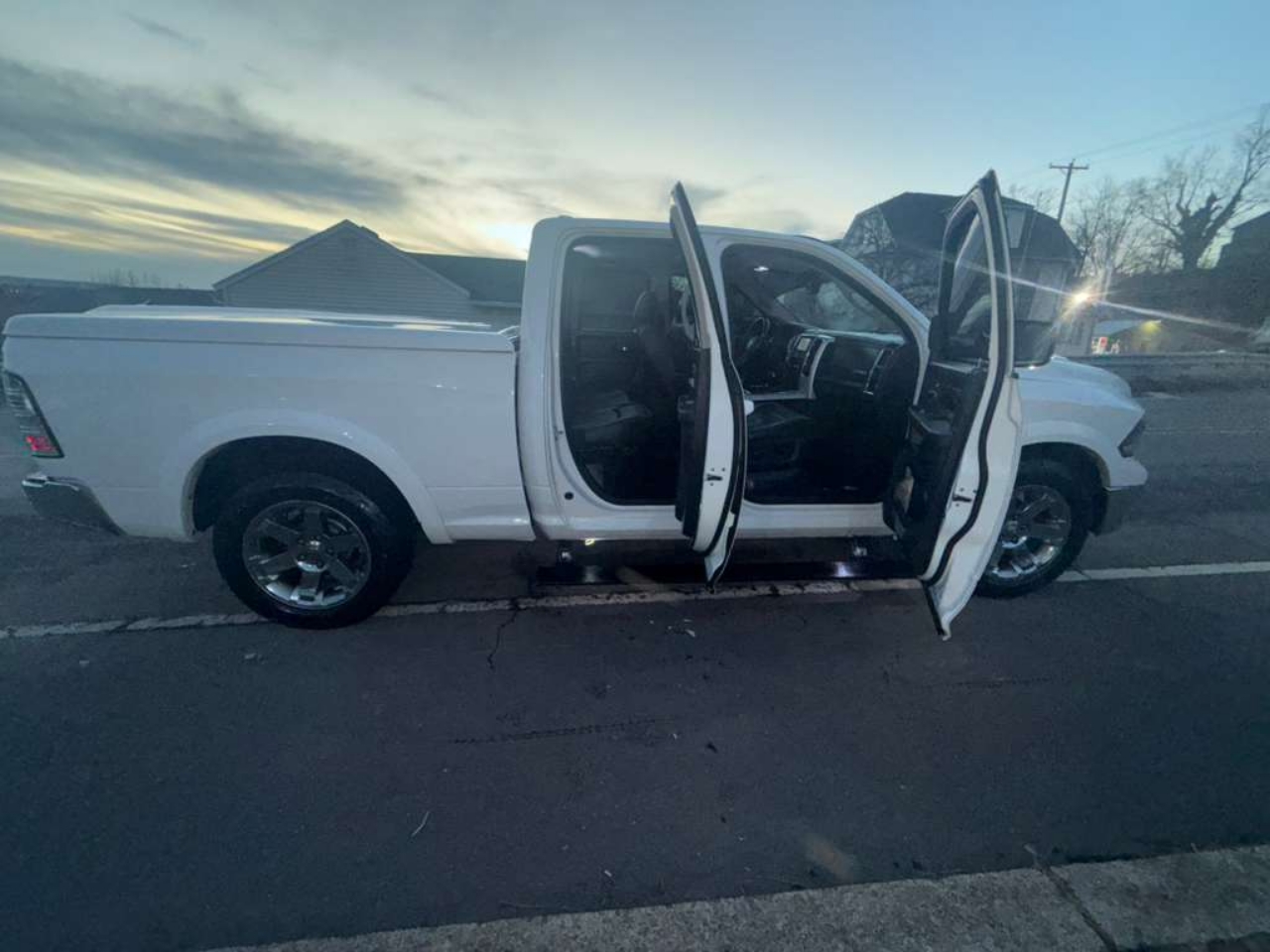 RAM 1500 4WD Quad Cab 140.5" Laramie 2012