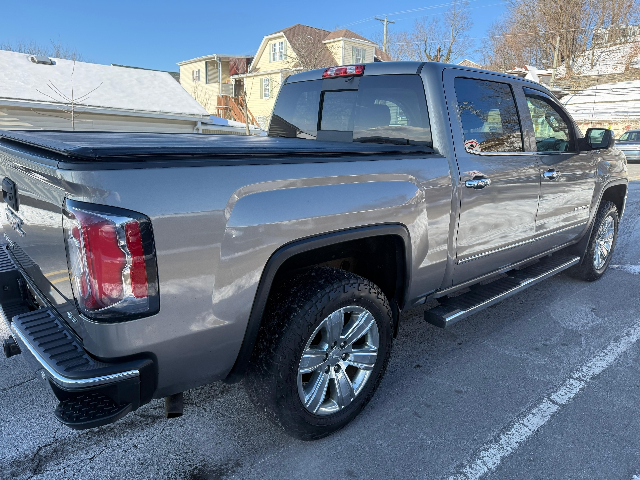 GMC Sierra 1500 4WD Crew Cab 143.5" SLT 2017