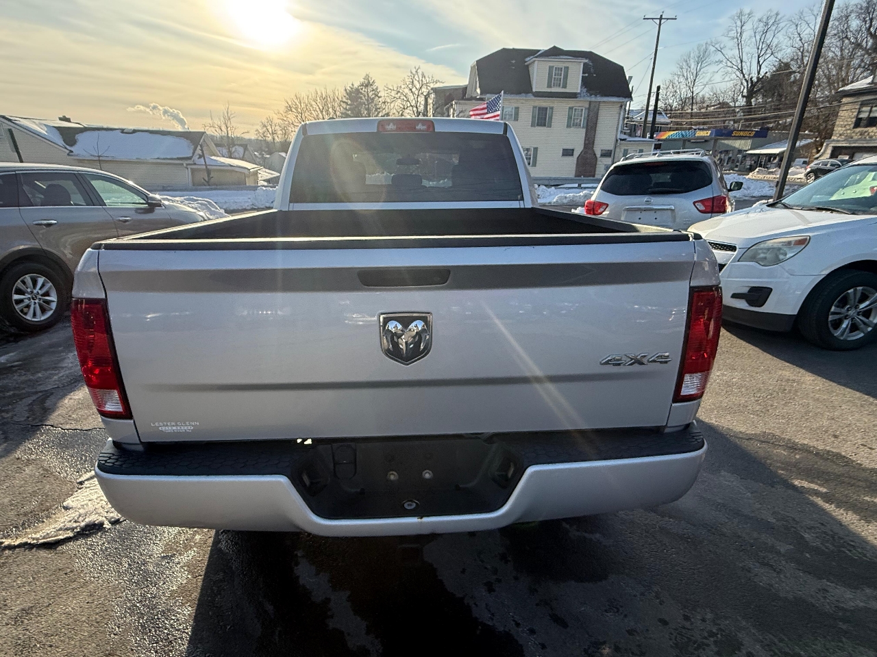 RAM 1500 Express 4x4 Quad Cab 6'4" Box 2017