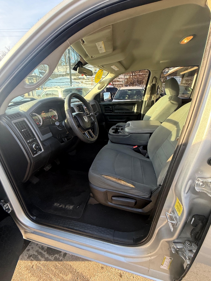 RAM 1500 Express 4x4 Quad Cab 6'4" Box 2017