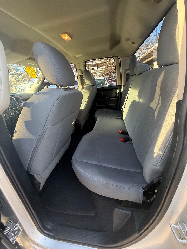 RAM 1500 Express 4x4 Quad Cab 6'4" Box 2017