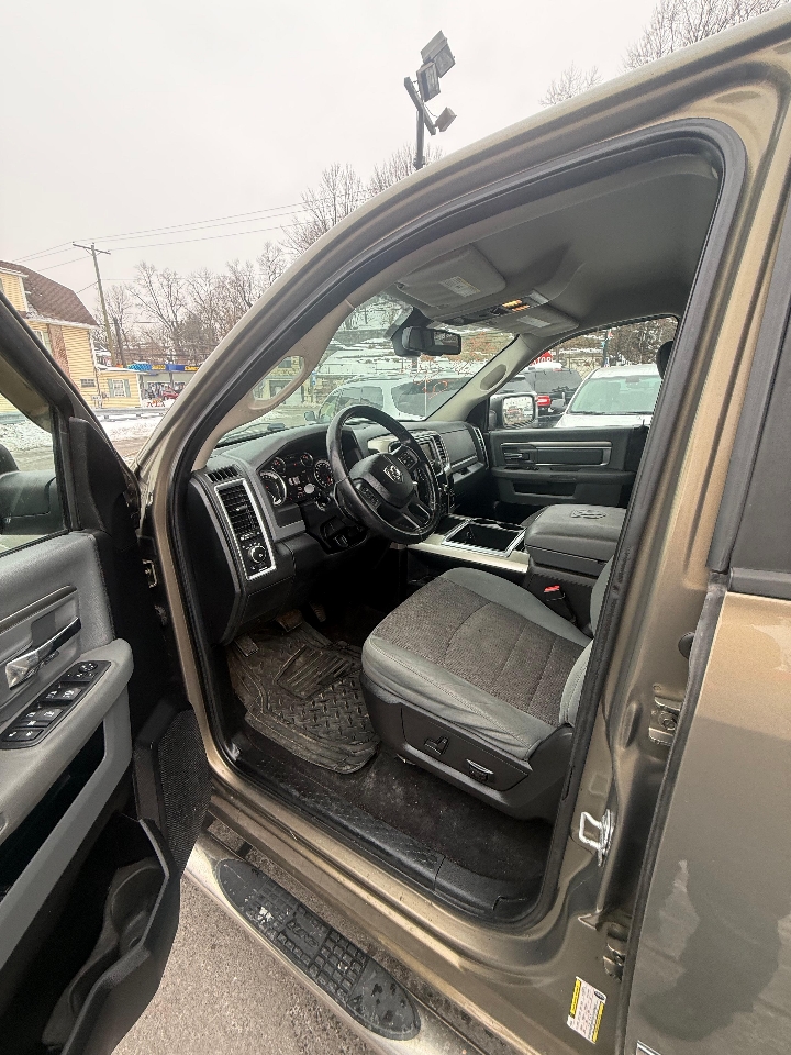 RAM 1500 4WD Quad Cab 140.5" Big Horn 2014