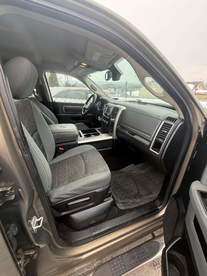 RAM 1500 4WD Quad Cab 140.5" Big Horn 2014