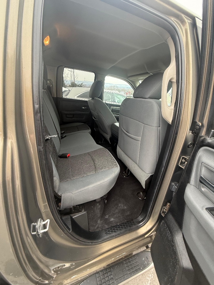 RAM 1500 4WD Quad Cab 140.5" Big Horn 2014