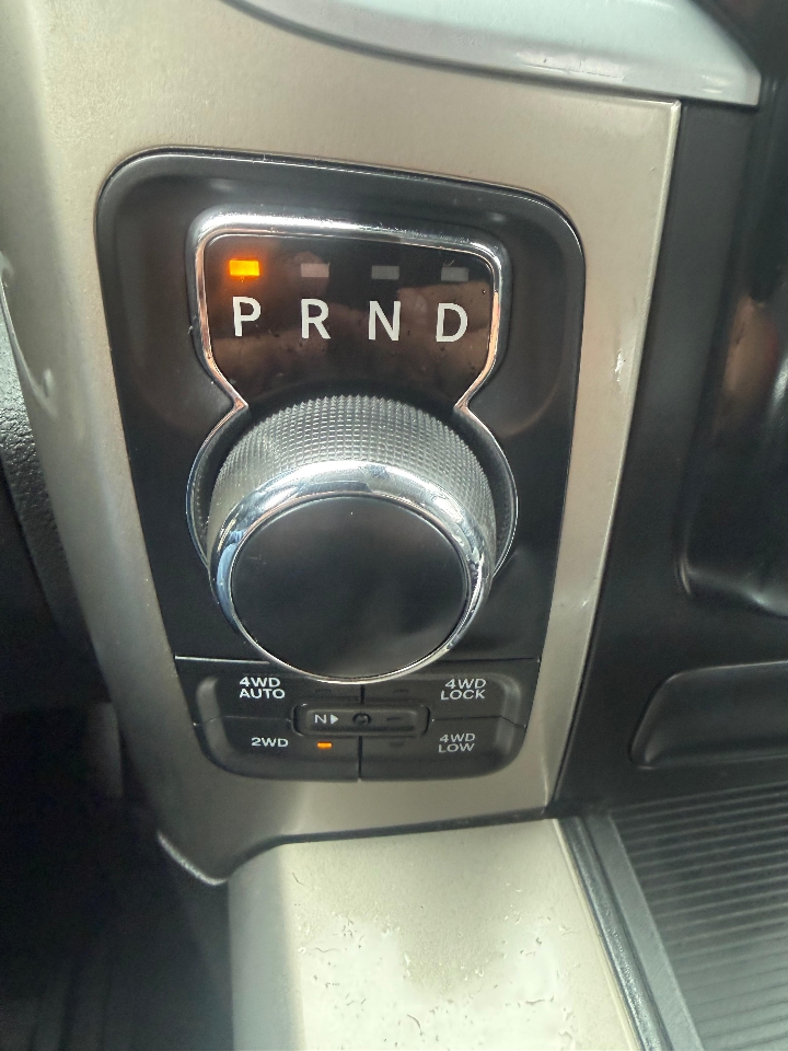 RAM 1500 4WD Quad Cab 140.5" Big Horn 2014