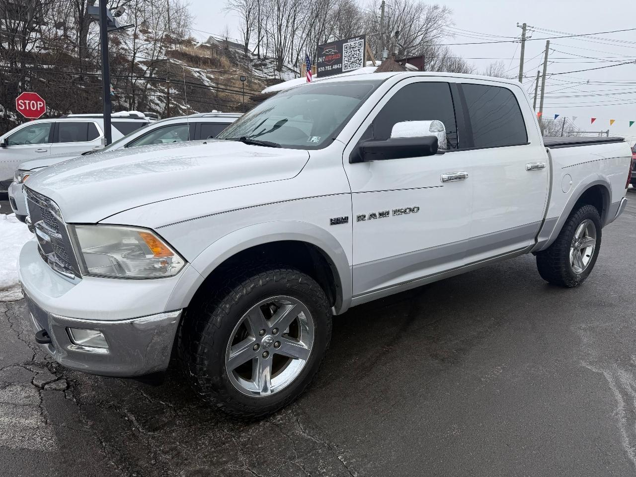 RAM 1500 4WD Crew Cab 140.5" Laramie 2012