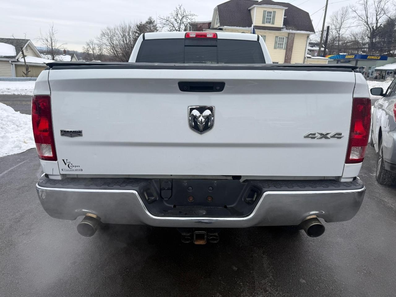 RAM 1500 4WD Crew Cab 140.5" Laramie 2012