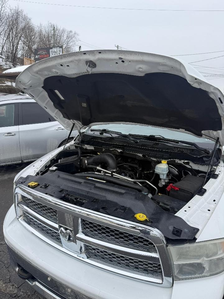 RAM 1500 4WD Crew Cab 140.5" Laramie 2012