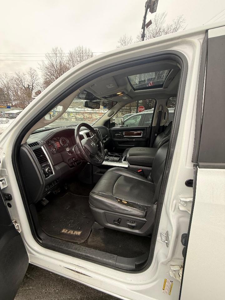 RAM 1500 4WD Crew Cab 140.5" Laramie 2012