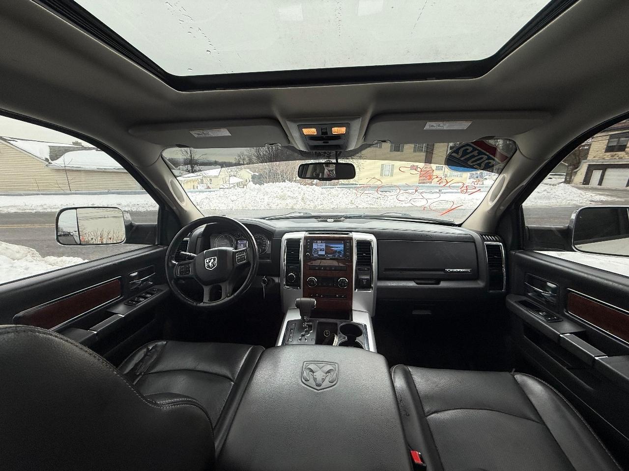 RAM 1500 4WD Crew Cab 140.5" Laramie 2012