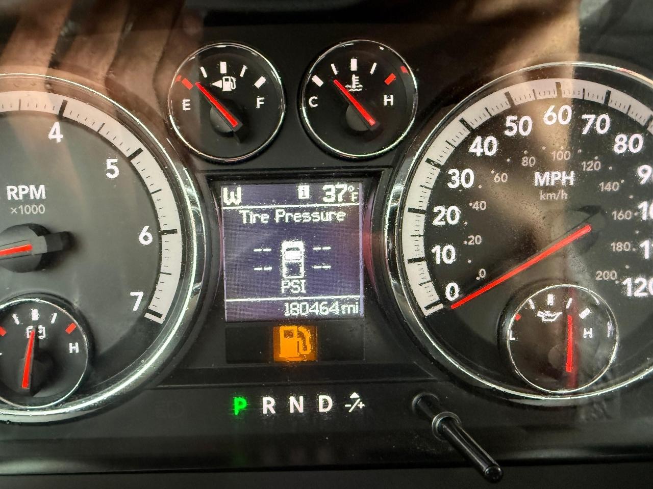 RAM 1500 4WD Crew Cab 140.5" Laramie 2012